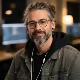 James Holloway from Leeds sharing his personal experience with Cosmobet Casino, highlighting responsible gambling and online casino entertainment for UK players.